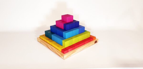 pirámide juguete